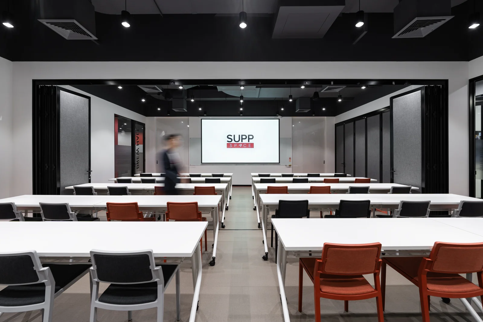 Brew Hall การจัดโต๊ะแบบห้องเรียน
