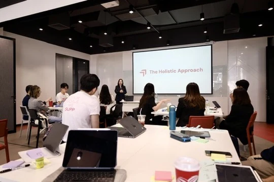 บรรยากาศเวิร์กช็อปพร้อมวิทยากรและผู้เข้าร่วมภายในห้อง